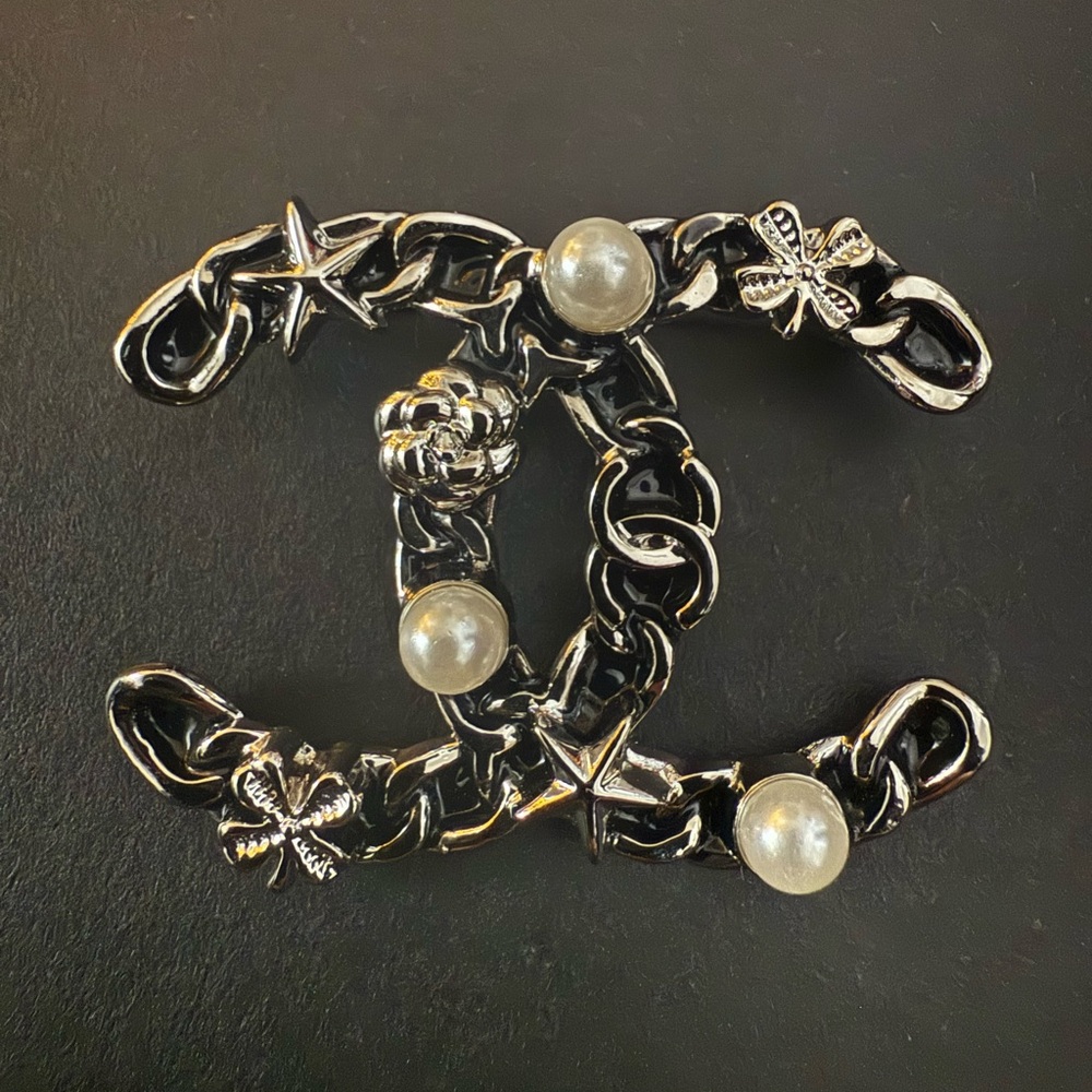 Brand new upcycled Chanel silver and Black Chain Brooch with Pearls - Picture 2 of 4